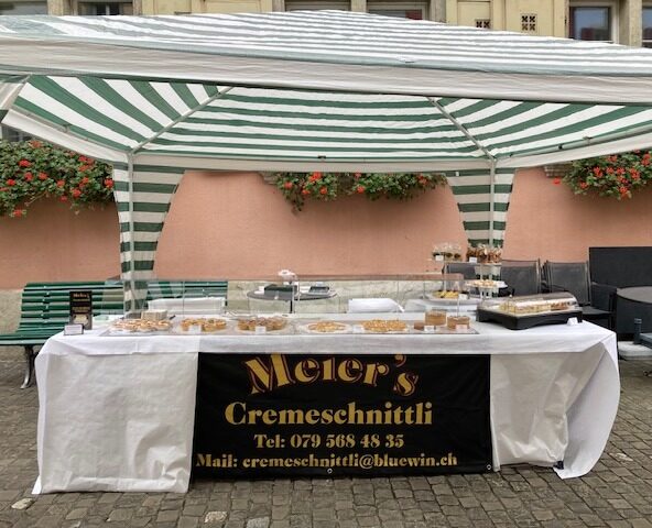 Stand am Lenzburger Wochenmarkt von Meier's Cremeschnittli